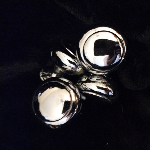 Silver drawer pulls - Picture 6 of 9